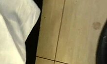 estudante gostosa usa sex toy pra um boquete profundo e molhado na buceta