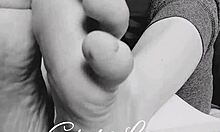 barefoot amateur fetish tease turns into steamy foot play