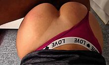 ME FOLLO A MI HERMANASTRA ATRAPADA EN LA LAVADORA Y ME CORRO EN SU CULO?!