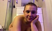 Double dildo penetration makes jucielussie squirt hard on cam