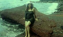 Curvy beach lady strips sexy flashes big pussy in photoshoot