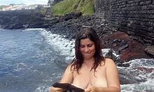 Curvy beach lady strips sexy flashes big pussy in photoshoot