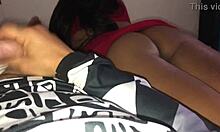 deitado na cama da enteada... bateno uma com sex toy na bunda dela...
