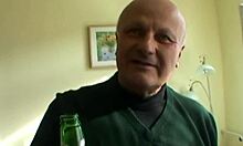 i'm amateur hungarian babe stretchin pussy on huge baseball bat