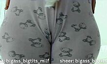 cameltoe bulging so tight and juicy through those pants 😏 puffy lips teasing endlessly