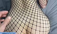 meti o pau na gata safada gozando na cara dela