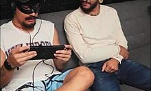 mi hermanastro mira como sus amigos me follan duro!