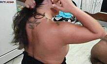 esperou o marido sair pra dar buceta pro vizinho na sinuca 😂🍑