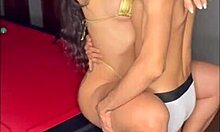 fodendo forte a morena musculosa da academia com pauzão e gozando dentro dela de quatro