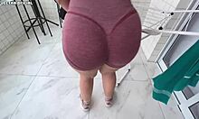 contratei essa empregada e fico louco com a bunda enorme dela