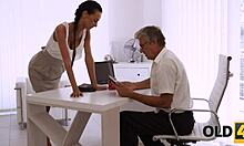 old boss stretches young assistant pussy instead of work 😈📏