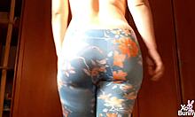 Babe walks topless in leggings farting everywhere, so kinky!