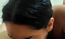 Ei novinha, engole tudo nesse boquete sloppy e deepthroat pro cara.