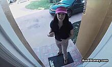 i called for pizza but ended up gettin a hot blowjob delivery for cash money!!