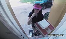 i called for pizza but ended up gettin a hot blowjob delivery for cash money!!