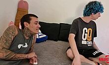 ei, quer ver dois amigos comendo a amiga gostosa depois de espiar no chuveiro?