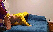 Cum whore spoons pennywise cum from her swollen pussy