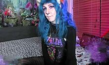 milf twerks big ass and fingers pussy in camshow
