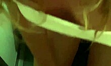 je suce et me fais baiser chatte toilettes avion public!