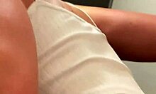 je suce et me fais baiser chatte toilettes avion public!