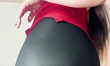 esposa puta en leggings se masturba dripping wet para el jefe del cornudo... adicta al cuckold swinger