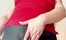 esposa puta en leggings se masturba dripping wet para el jefe del cornudo... adicta al cuckold swinger
