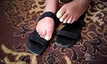 Milf goddess spreads bare toes demanding intense foot licking worship