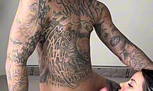 Garanh�o tatuado fode cuzinho da morena rabuda tatuada cavala in hot action