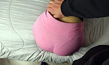 hermanastra caliente con ganas de sexo se quita la ropa