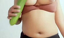 Tante sexy indonesia masturbasi memainkan vagina with toys