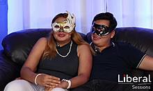 novia es convencida por su novio a grabar