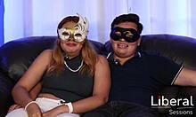 novia es convencida por su novio a grabar