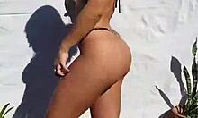 hermosa modelo de instagran mostrando el hermoso culo