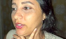 madrastra encuentra a hijastro y le ayuda a correrse