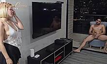 Hermanastra petite 18+ se folla a su hermanastro despues de verlo mastubandose por toda la casa!