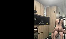 mi hermanastro me follo en la cocina
