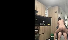 mi hermanastro me follo en la cocina