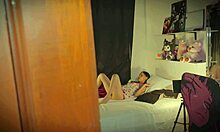 A escondidas espio a mi hermanastra y me la mama
