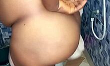 Ex girlfriend brings pussy back for shower show