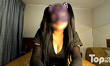 Latina masturbates live on cam 😏
