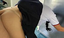chica horny de escuela seduce a su padrastro para que le destroce el cono