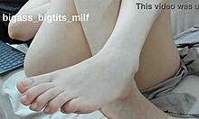 Curvy latina shows her pretty toes and feet up close
