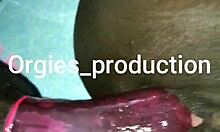 نيك منزلي مع زوجتي الميلف! تنحني لزب عملاق من الخلف