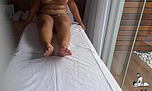 camera escondida pega terapeuta tocando paciente novinha