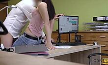 loan4k брюнетка девчонка рассматривает анальную сделку за финансирование тату-студии