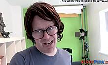 yorkshire geek sprays cum on brit babe's face, wow! 😍