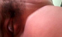 Deixei a buceta peluda e mandei este video para o meu professor de linguas ser� que ele se anima para vim me comer