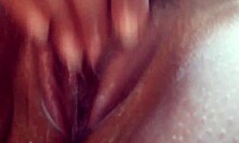 Deixei a buceta peluda e mandei este video para o meu professor de linguas ser� que ele se anima para vim me comer