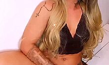 Você gosta de chocolate? Eu amo gozo quente na boca 😋 - sexdoll 520