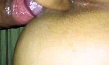 Compartiendo la cama con mi compañero de cuarto 😘